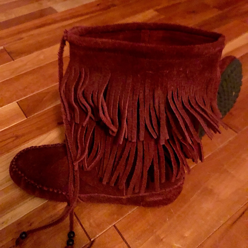 Burgundy fridge Minnetonka booties. Great condition, almost new.